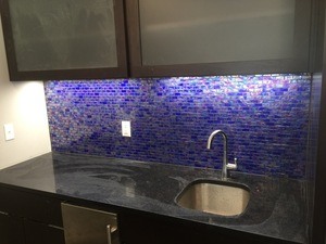 Glass backsplash 